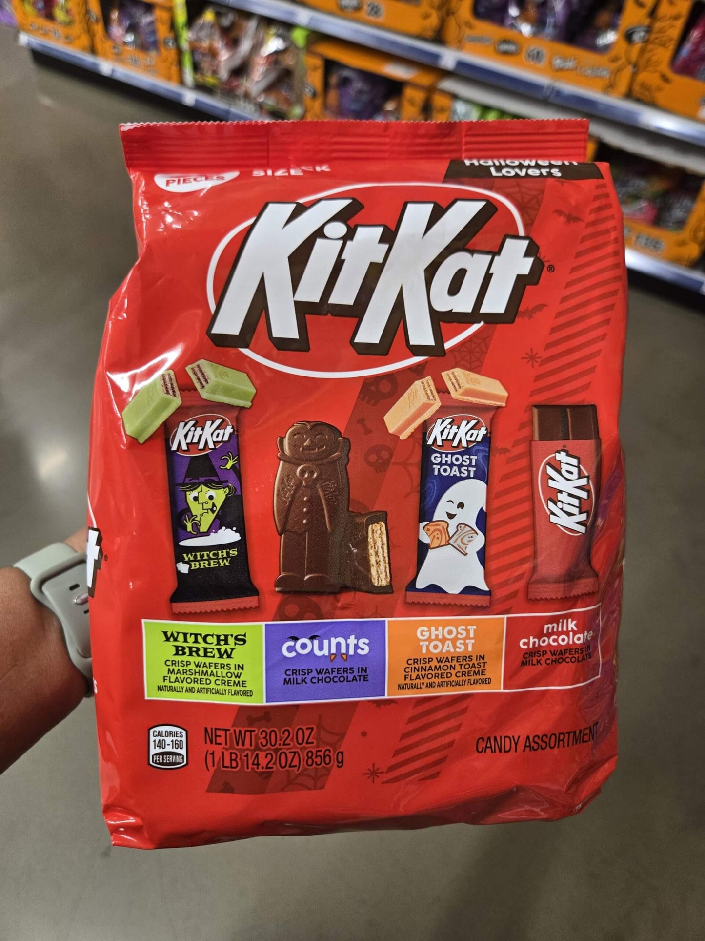 HAL KIT KAT Halloween Lovers Snack Size Bar Assortment Bag (KIT KAT Crisp Wafers, KIT KAT Crisp Wafers Counts, KIT KAT Ghost Wafers In Cinnamon Flavored Creme and KIT KAT Witch's Brew Wafers - Collins Global Snack Store