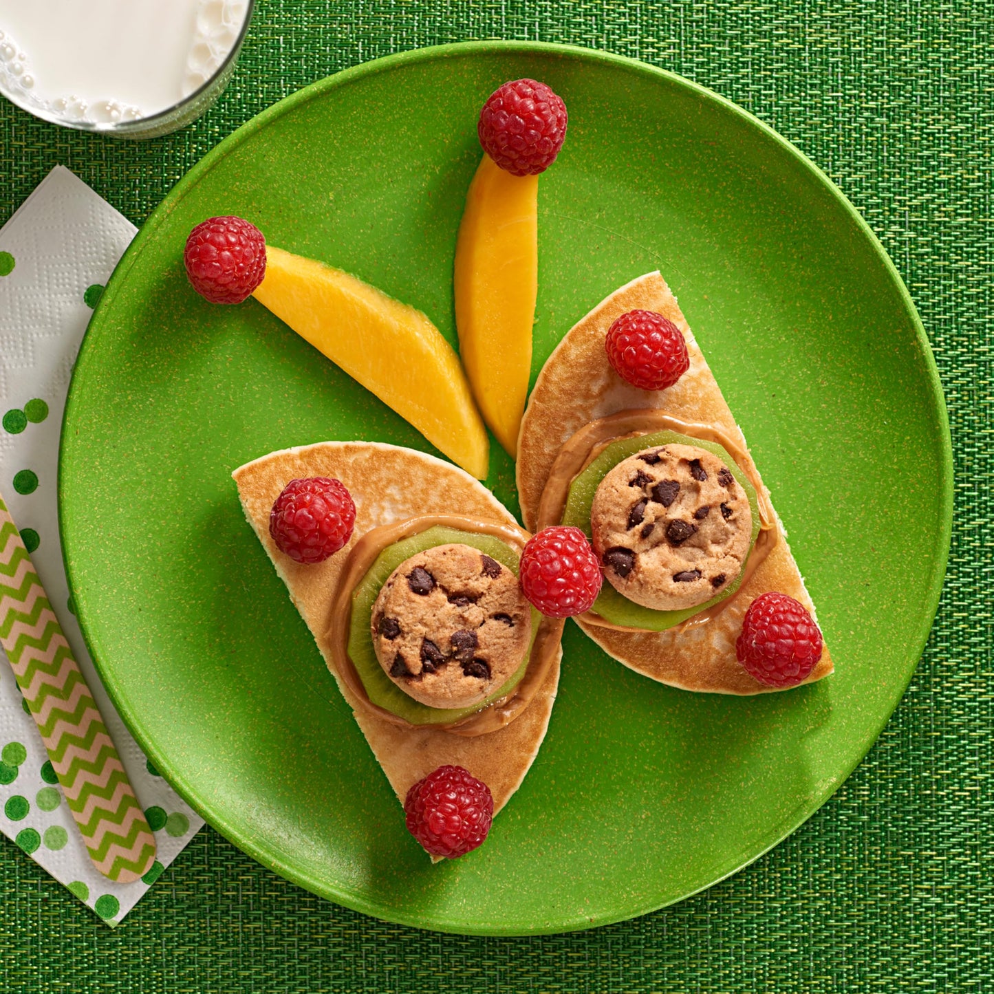 Nabisco Team Favorites Variety Pack, OREO Mini, CHIPS AHOY! Mini, Teddy Grahams Honey & Barnum's Animal Crackers, School Snacks, 30 Snack Packs - Collins Global Snack Store